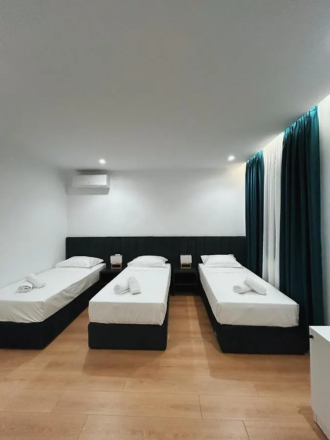 Clinton Tirana Inn 0*,