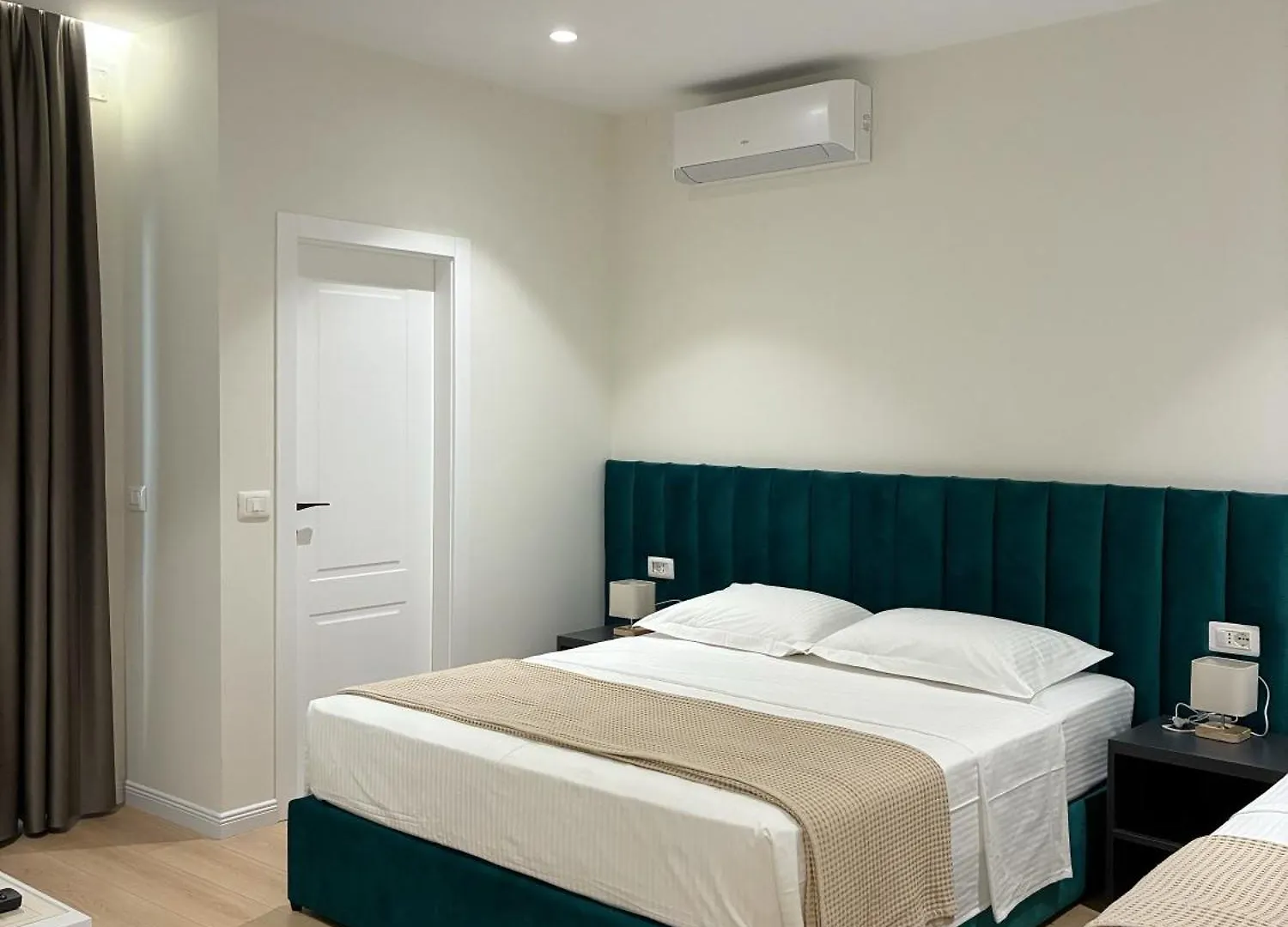 Clinton Tirana Inn