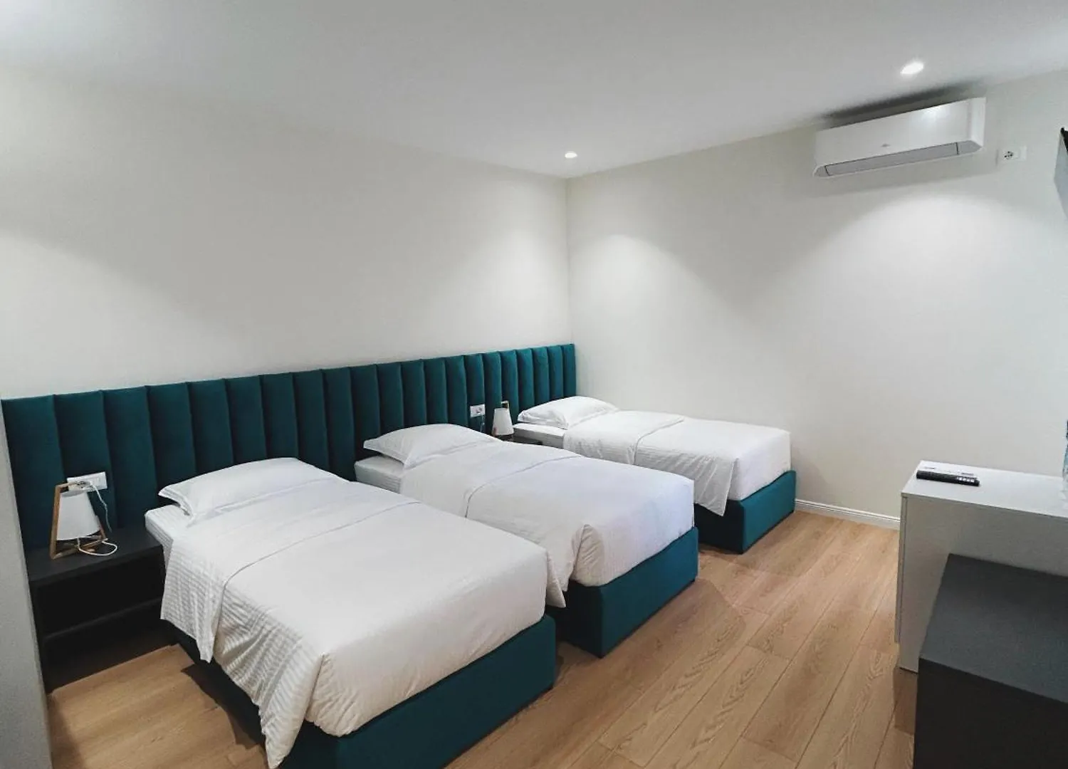 Clinton Tirana Inn